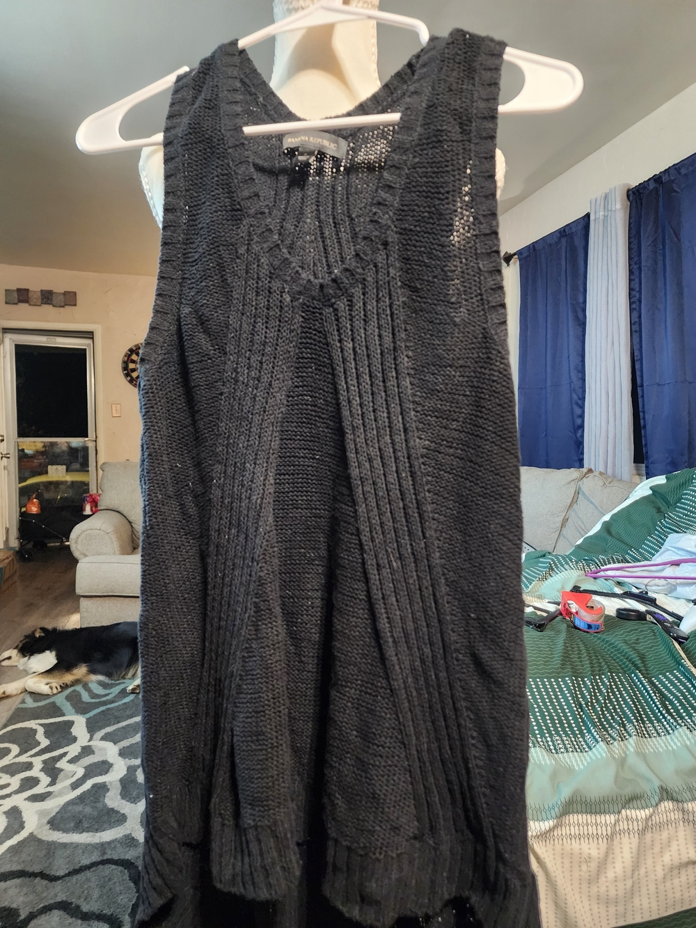 Banana Republic Black Knit V-Neck Tank Top Sz Small
